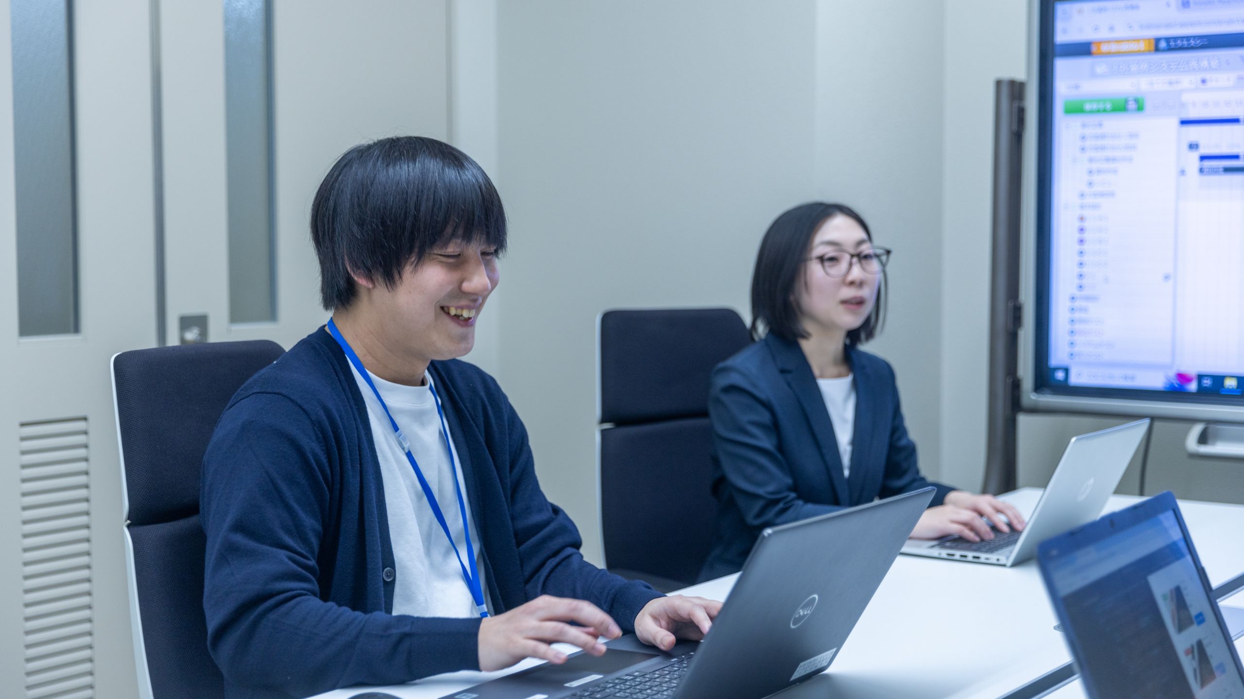 会社で働く社員