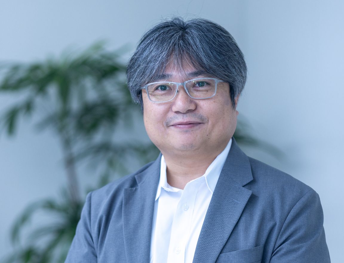 微笑む常務取締役 髙谷将宏